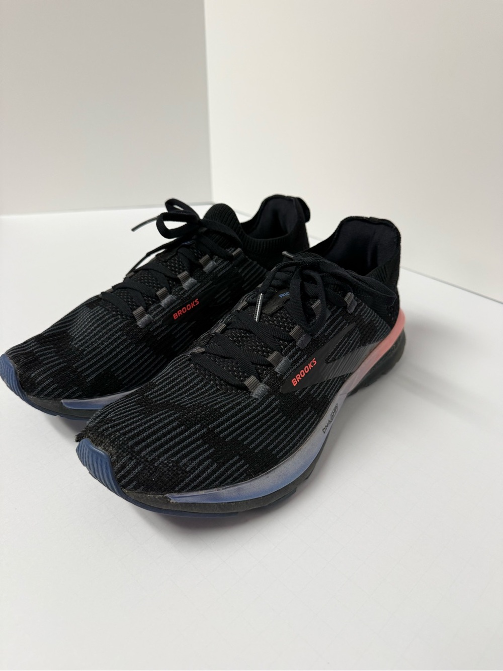 Brooks Ricochet 2 Women’s Black Running Shoes with Pink and Blue Accents Size 10
